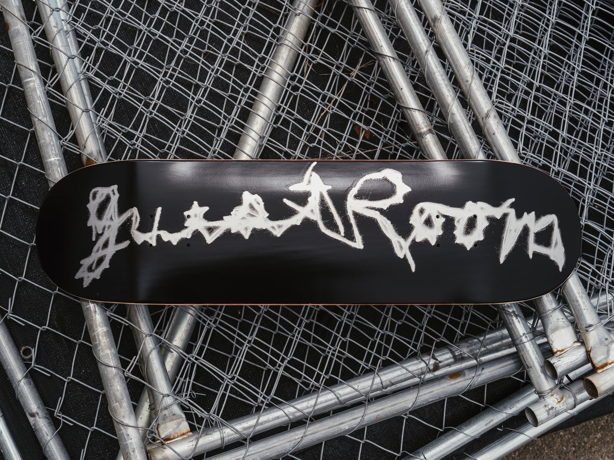 LOGO DECK - 8.25